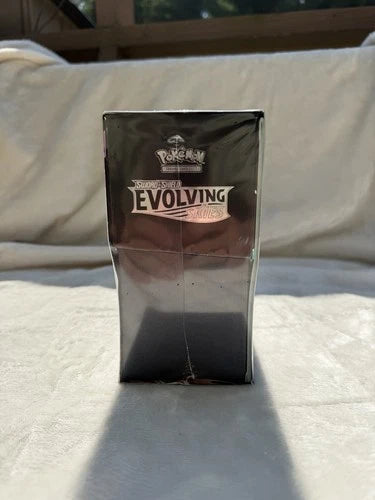 Pokemon TCG Evolving Skies Elite Trainer Box ETB Sealed